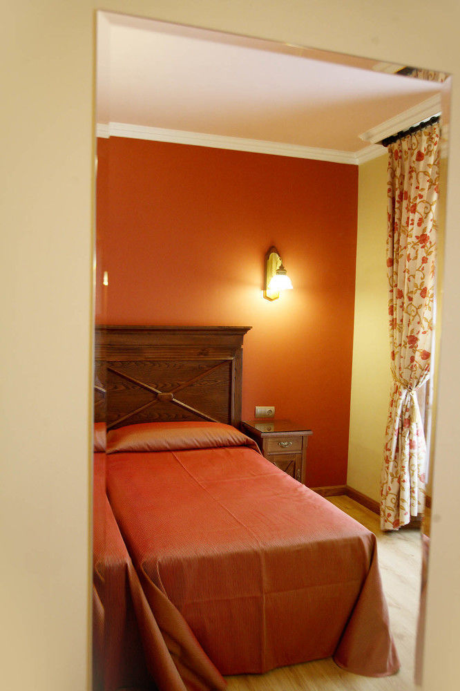 Imperion Hotel Onís Eksteriør billede