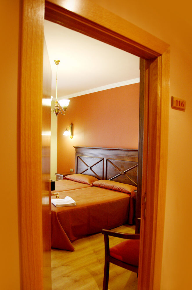Imperion Hotel Onís Eksteriør billede