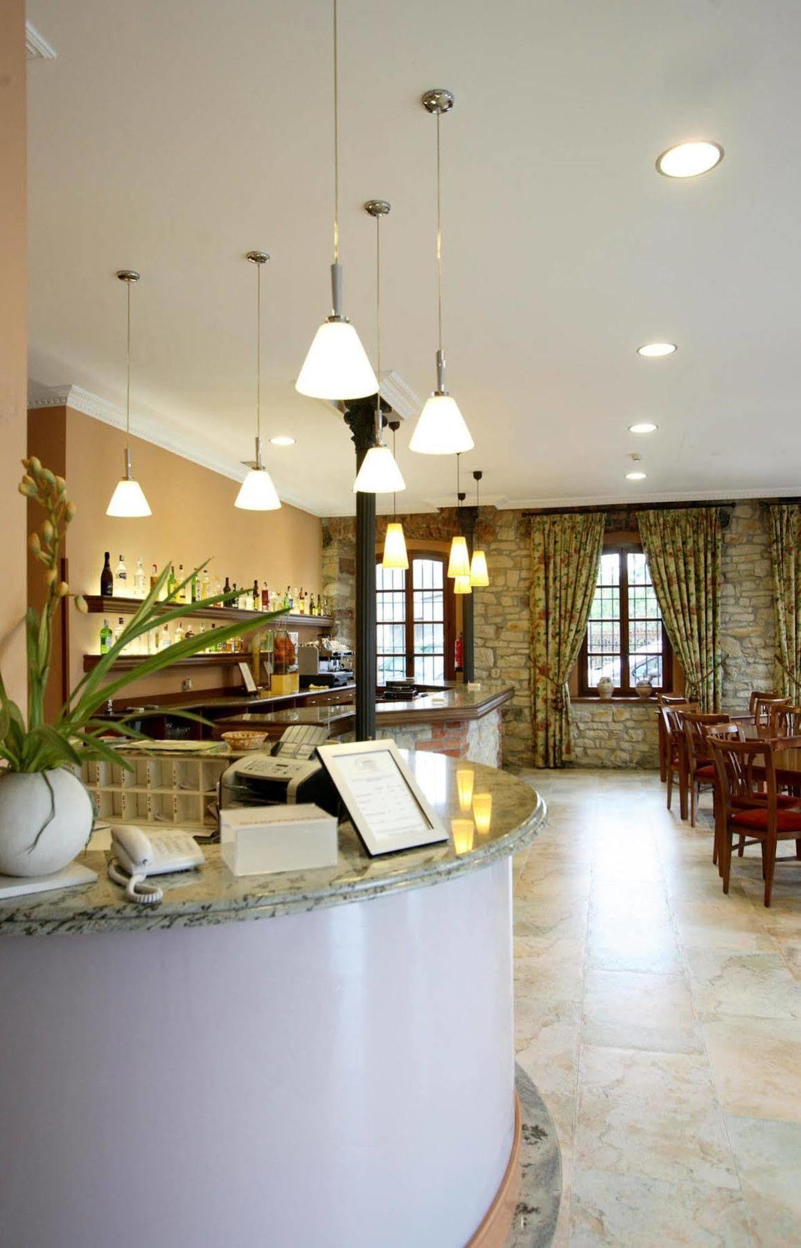 Imperion Hotel Onís Eksteriør billede