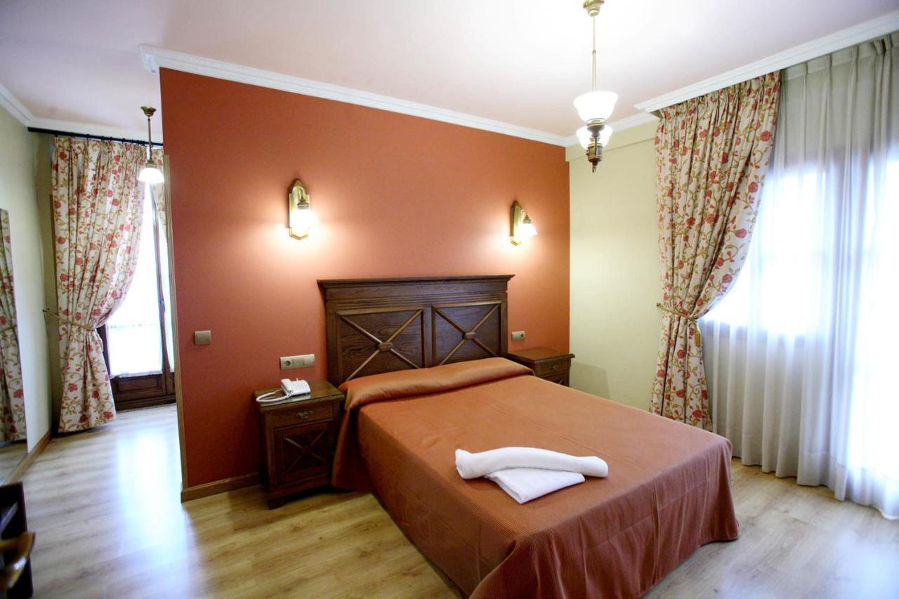 Imperion Hotel Onís Værelse billede